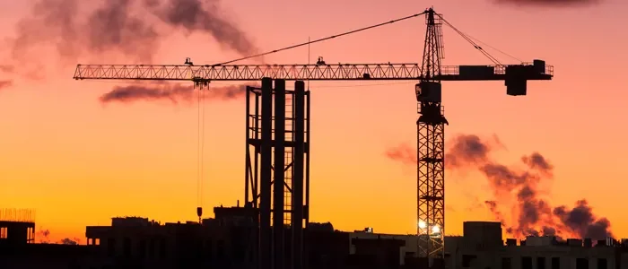 Silhueta de um prédio em construção