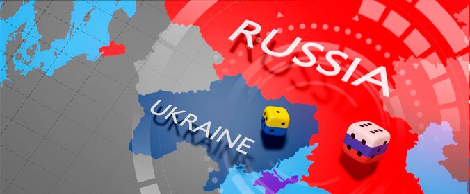 mapa digital da região entre russia e ucrania em que os dois paises estao destacados conforme as cores de sua bandeira. Existem dois dados em cima, que denotam a imprevisibilidade da guerra, também com as bandeiras de cada pais