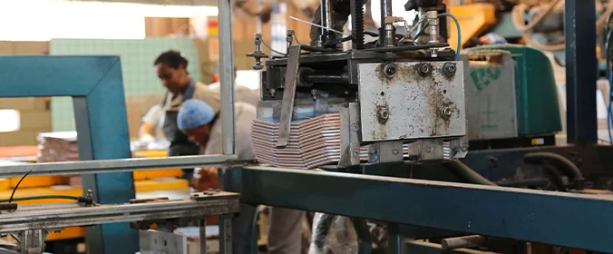 foto de revestimentos cerâmicos em fábrica