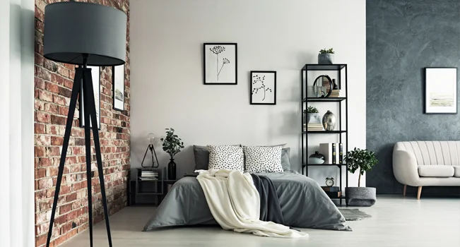 foto de uma casa pequena, em que um cômodo é utilizado para várias funções