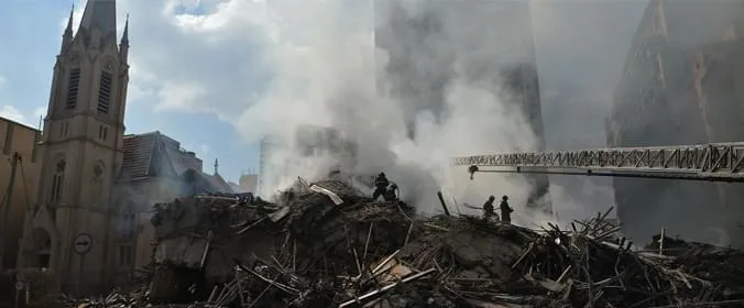 após incêndio prédio wilton paes de almeida desaba no largo do paissandu