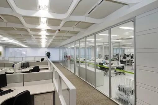 Divisórias solucionam desafios de projeto e execução