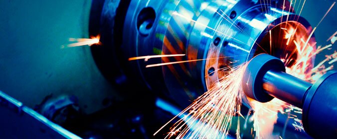 imagem de um equipamento industrial soltando faíscas