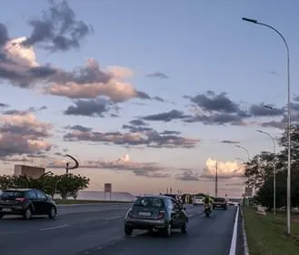 Gravia - Braços e postes de iluminação