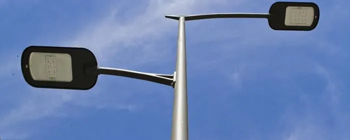 Gravia - Braços e postes de iluminação