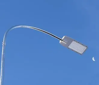 Gravia - Braços e postes de iluminação