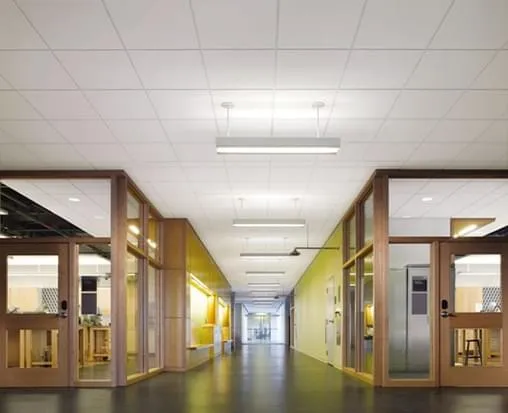 Armstrong - Forros acústicos com até 82% de conteúdo reciclado