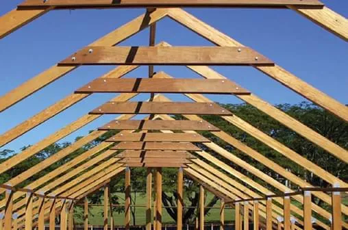 Telhados com madeira de florestas renováveis possuem sistema de montagem padrão