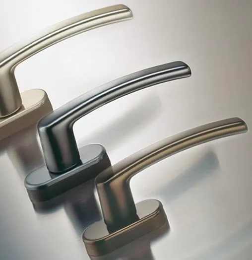 Nanotecnologia garante durabilidade a ferragens e acessórios para janelas de PVC