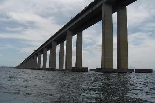 Selante flexível faz o reparo de 5 mil metros da junta de dilatação em ponte