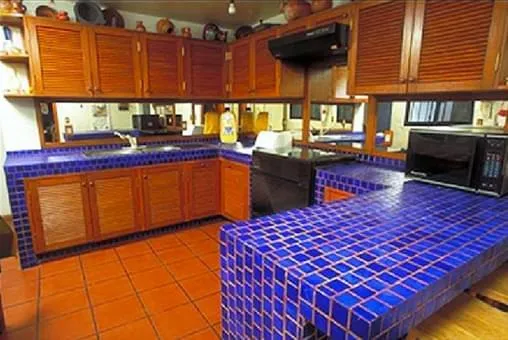 Mosaicos de vidro Kolorines: beleza e resistência em diversas cores e formatos