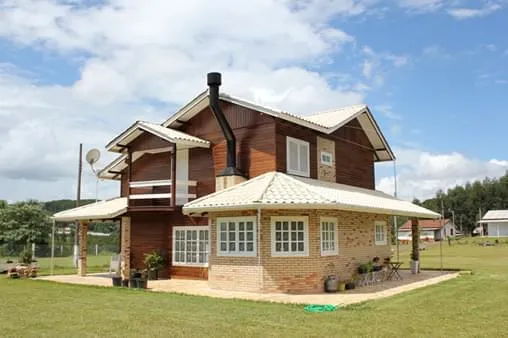 A PERKUS oferece uma completa linha de telhas premium com varias opções de cores