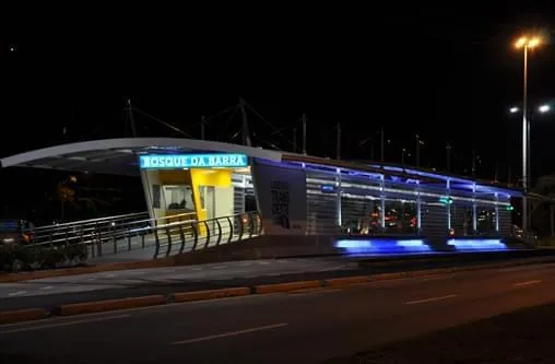 Mais de 200 portas automáticas são instaladas nas estações para o sistema BRT