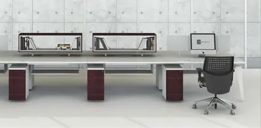 Mobiliários corporativos feitos com madeira certificada e design diferenciado