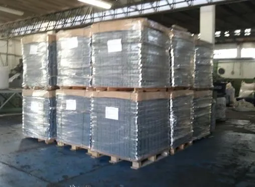 Piso intertravado colorido é produzido com plástico 100% reciclado