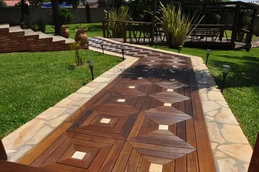 Decks de madeira nobre da Ditzel valorizam os projetos com sustentabilidade