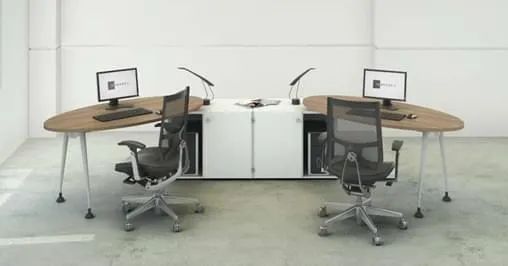 Mobiliários corporativos feitos com madeira certificada e design diferenciado