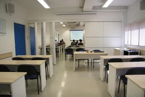 Divisórias articuladas apresentam excelente isolamento acústico e versatilidade