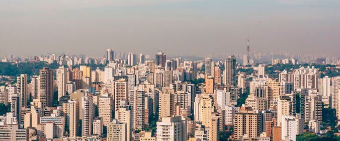 imagem panorâmica da cidade de são paulo com muitos prédios