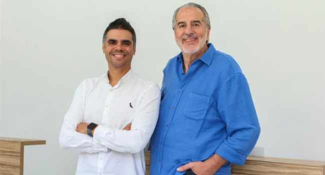 Ionan Fernandes e Jorge Alvarez pousam para foto