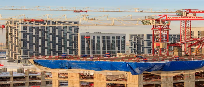 Montagem de laje treliçada