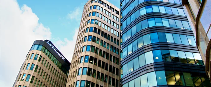 foto de prédios espelhados    