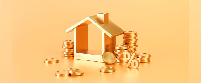 desenho de uma casa dourada sobre varias pilhas de moedas, tambem douradas