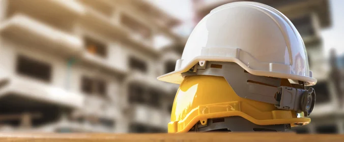 foto de um capacete de proteção para canteiros de obras