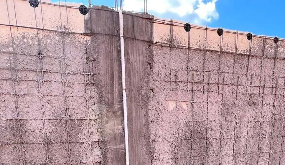 Muro com 174 m lineares foi construído em Monopainel® - Grupo Isorecort ...