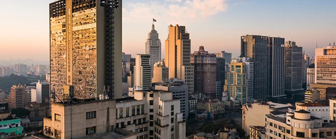 foto aérea de prédios na cidade de São Paulo