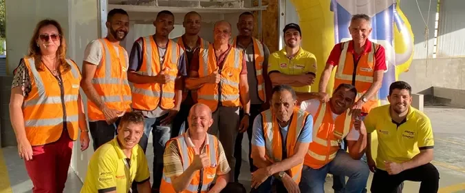 Turma de profissionais formada no curso Placo Ensina