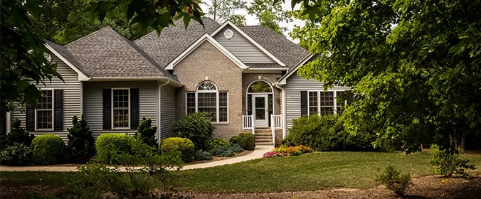 foto da fachada de uma casa