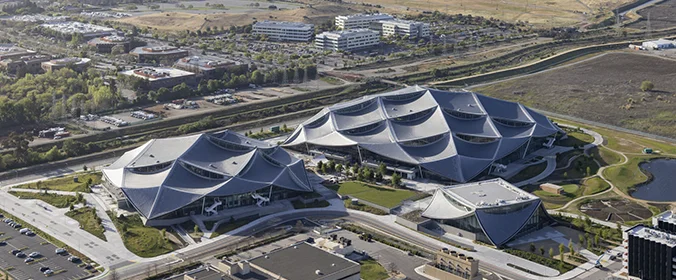 foto de fachada do campus do Google, na Califórnia