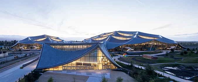 foto de fachada do campus do Google, na Califórnia