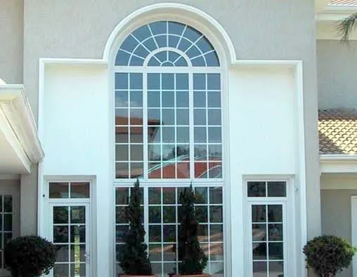 Como fazer a limpeza e manutenção das portas e janelas de PVC?
